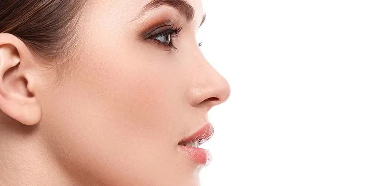 جراحی رینوپلاستی: شکل‌دهی بینی ایده‌آل متناسب با چهره شما